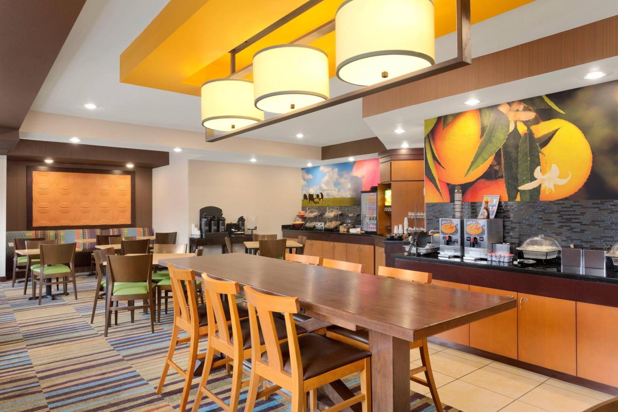 Hotel Fairfield & By Marriott